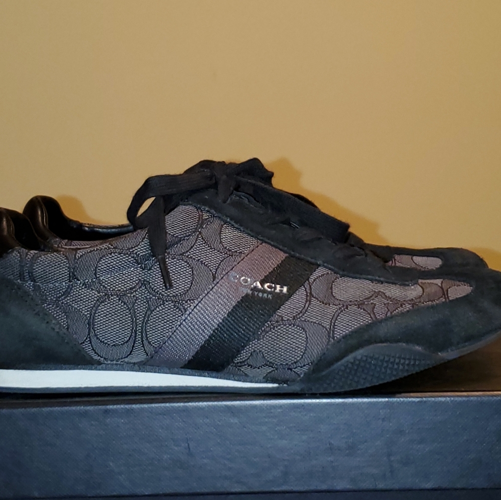 Coach sneakers size 8.5 - Picture 2 of 3